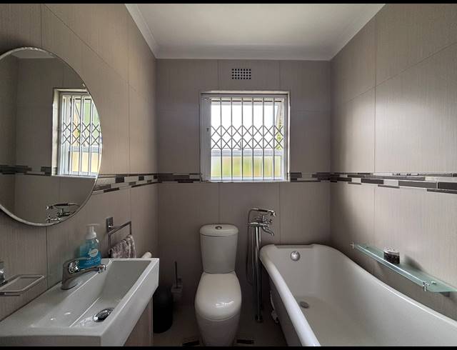 3 BEDROOM FREESTANDING TO LET IN SUNNINGDALE